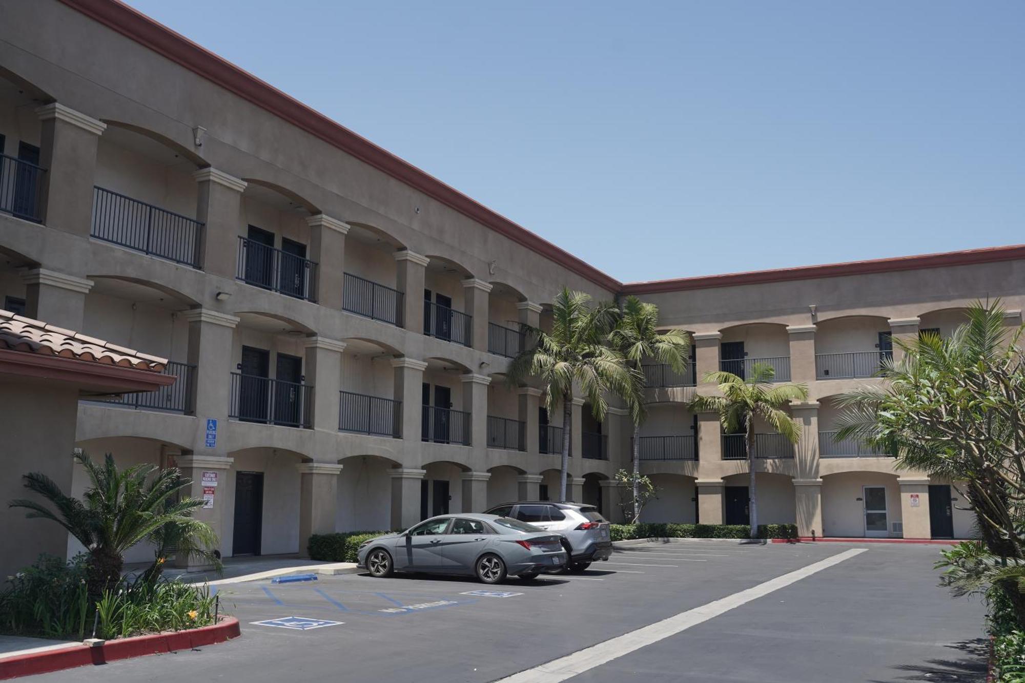 Harbor Inn & Suites Anaheim Buitenkant foto